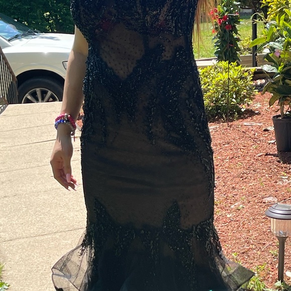 Beautiful black prom dress - Picture 4 of 8